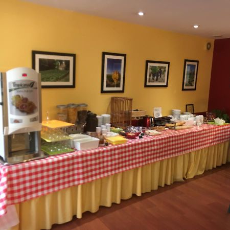 Logis Hotel-Restaurant Le Chene Vert Saint-Pourçain-sur-Sioule Kültér fotó